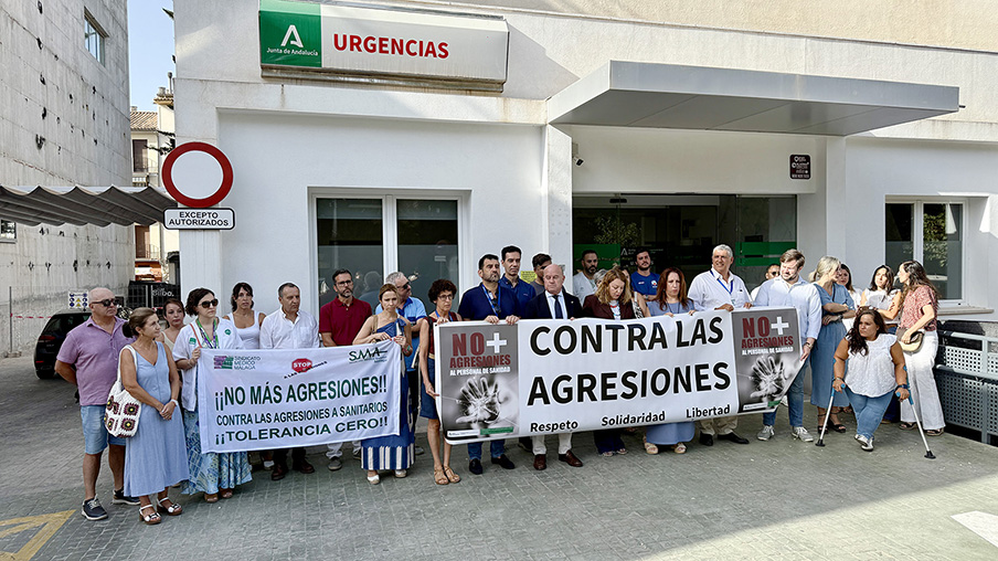 Concentración contra las agresiones en Antequera